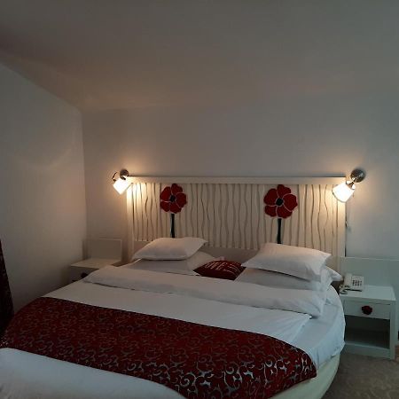 Hotel Condor Oravita Buitenkant foto