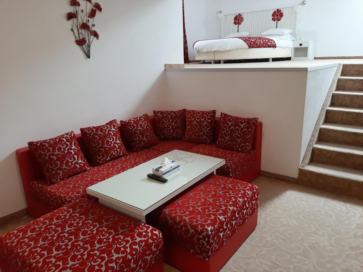 Hotel Condor Oravita Buitenkant foto