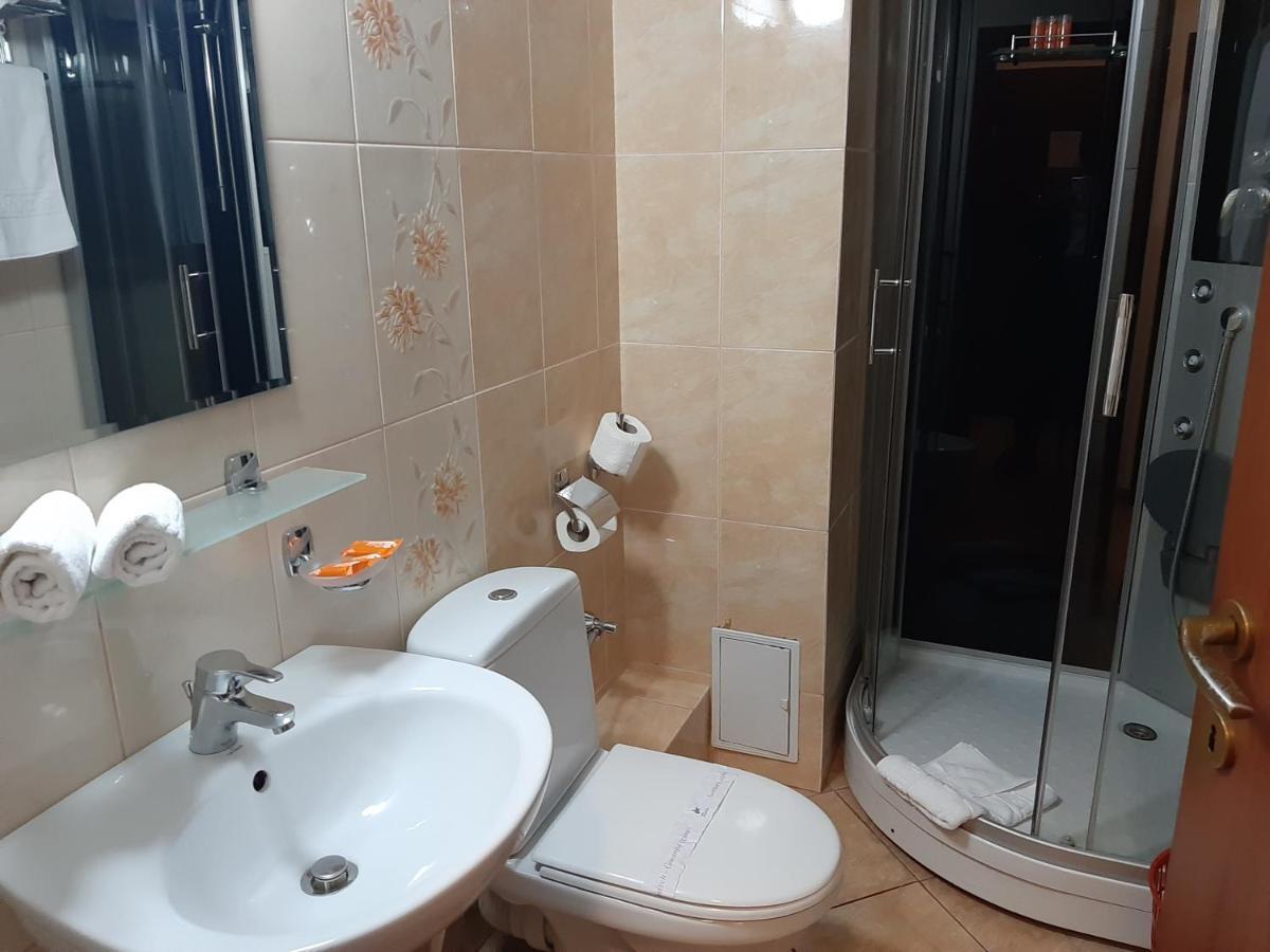 Hotel Condor Oravita Buitenkant foto