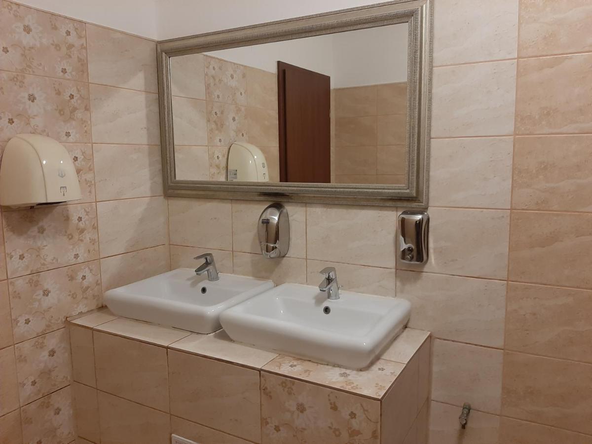 Hotel Condor Oravita Buitenkant foto